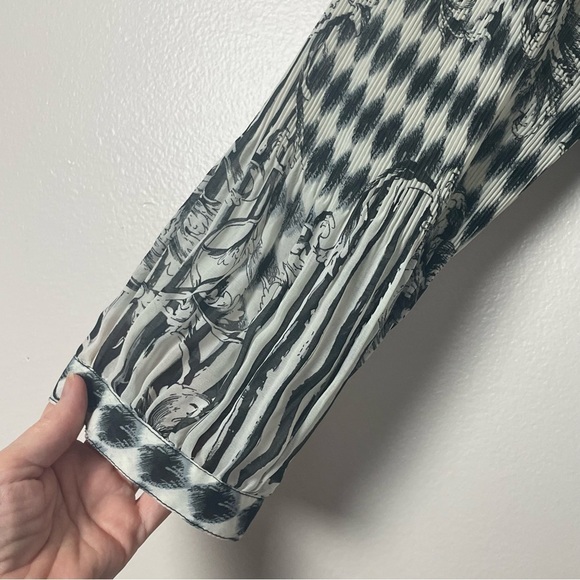 LINDI Asymmetrical Button-Down Shirt Ruffle Detail Black/White Size Medium - Picture 3 of 10